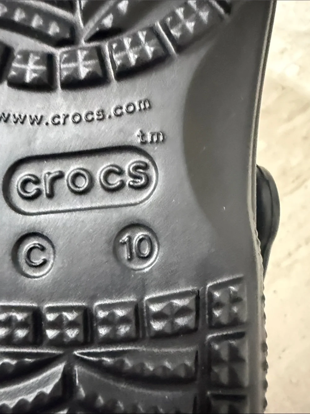 CROCS Kids Baya Clog in Black..size 10..unisex